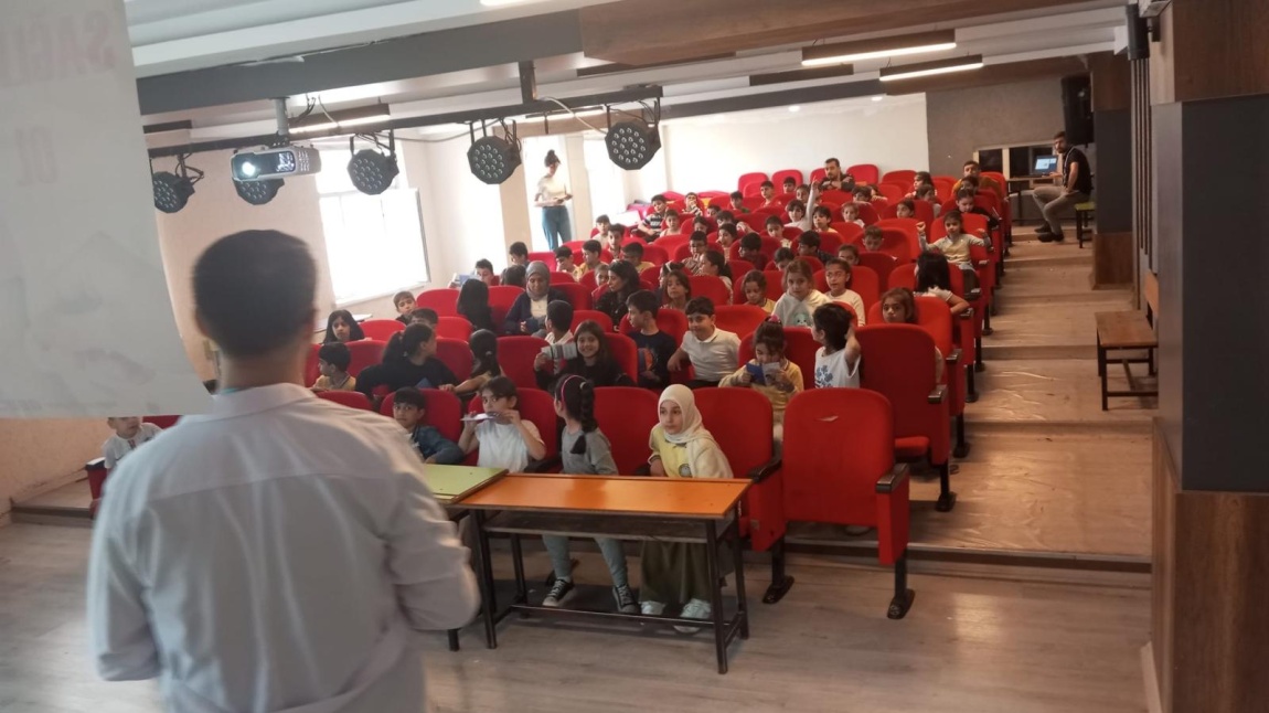 Okulumuz Öğrencilerine, Okulumuz Konferans Salonunda   Verdiğimiz Eğitimlerden Kareler,,,